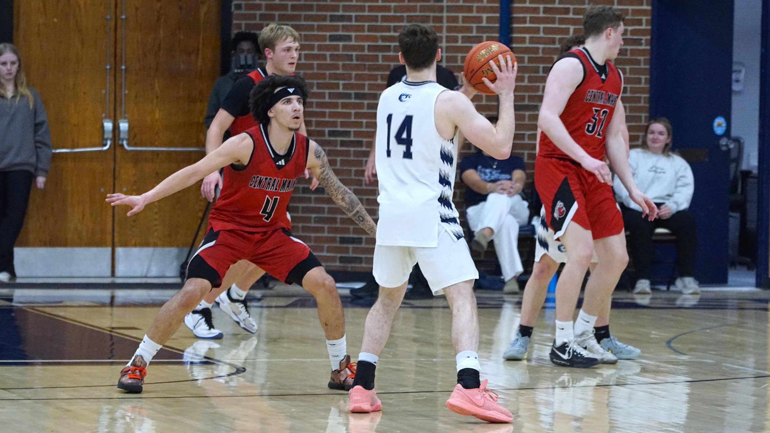 Seawolves Slip Past Mustangs in Regular Season Finale, 76-80