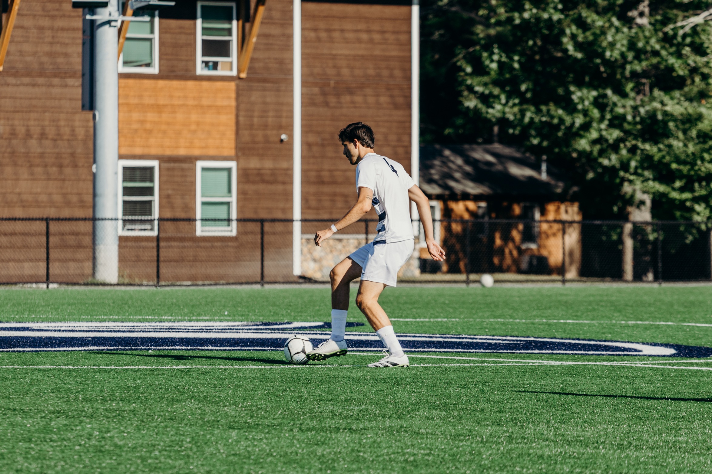 Huskies and Bobcats Tie in Physical Showdown