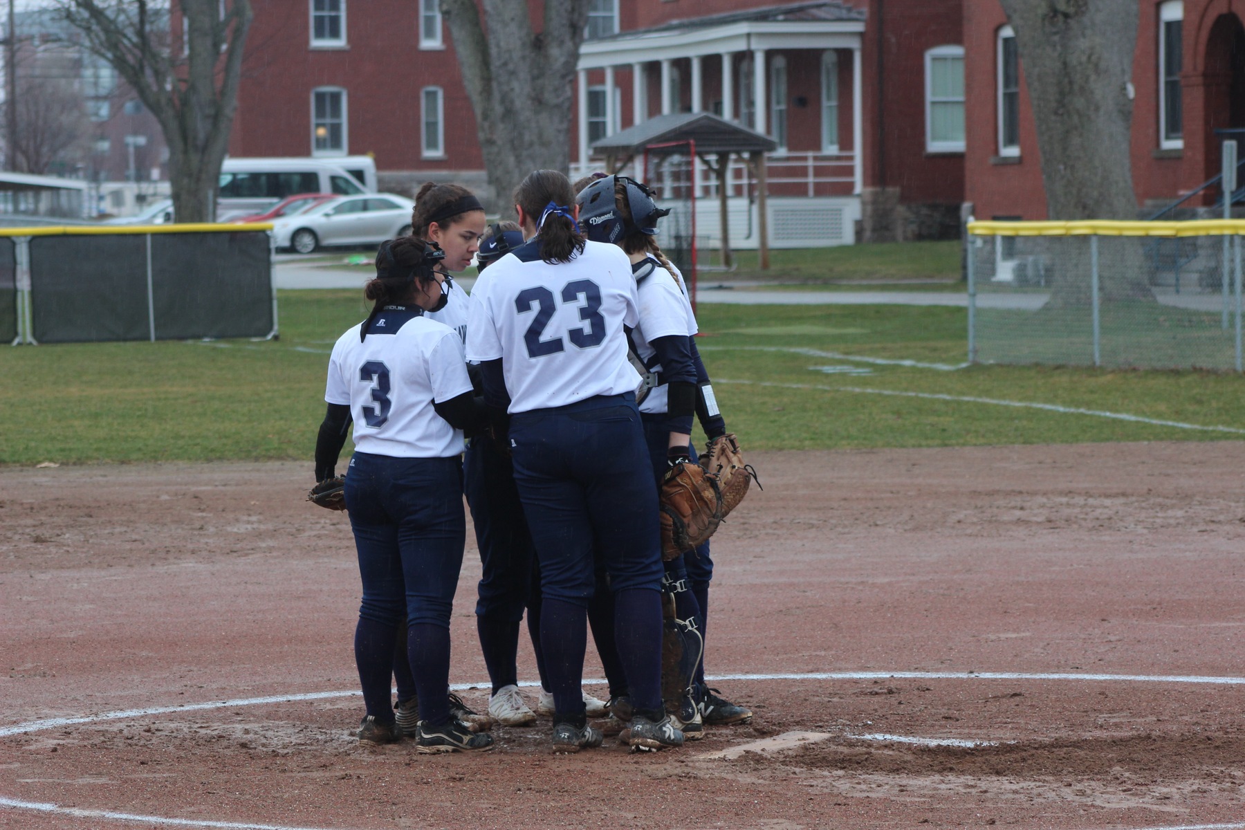 Softball Makes It Seven Straight
